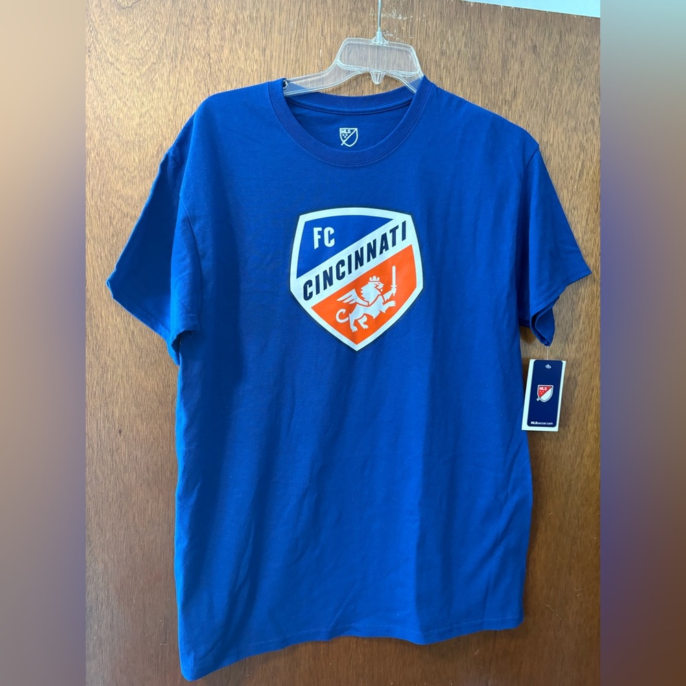 FC Cincinnati Fanatics Team Primary Logo Blue T-Shirt Mens Size L New With Tags